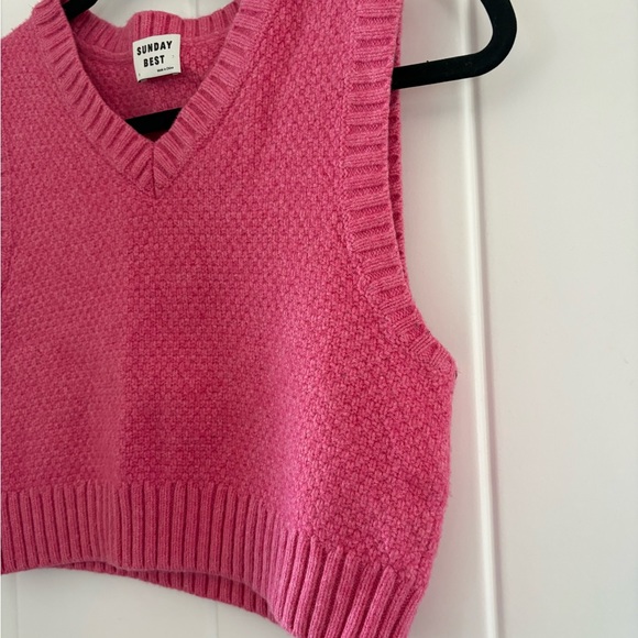 Aritzia Sunday Best Sparrow Sweater Vest Pink Small - Picture 3 of 7